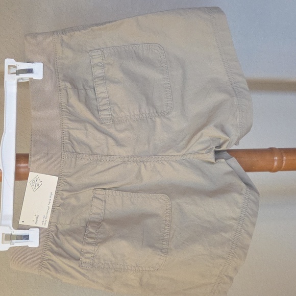 NWT St John's Bay Casual Tan Women Shorts, Size 4 - Picture 2 of 6